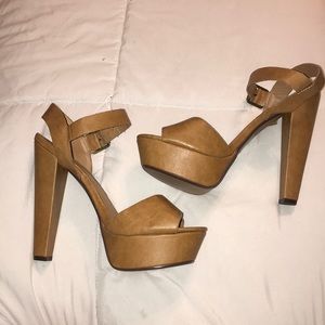 Heart in D Tan Leather Heels